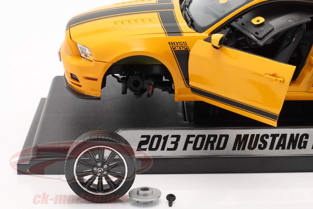 Ford Mustang Boss 302 2013 amarillo / negro 1:18 ShelbyCollectibles / 2da elección