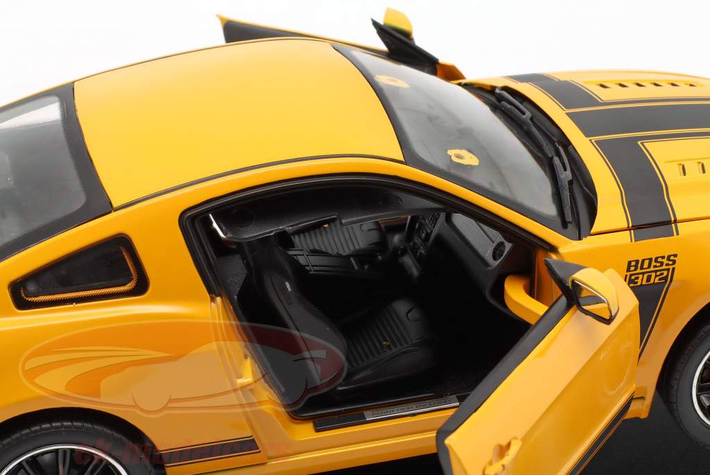 Ford Mustang Boss 302 2013 amarillo / negro 1:18 ShelbyCollectibles / 2da elección