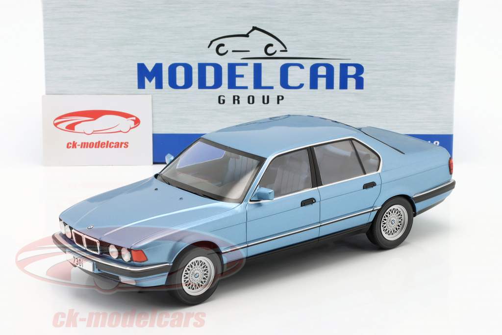 BMW 730i (E32) hellblau metallic 1:18 Model Car Group