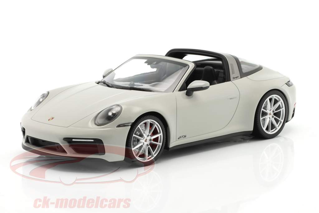 Porsche 911 (992) Targa 4 GTS Año de construcción 2021 Gris 1:18 Minichamps