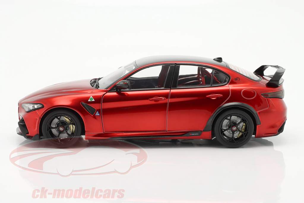 Alfa Romeo Giulia GTAM year 2021 red 1:18 Solido