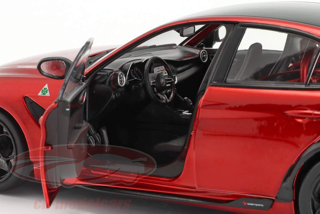 Alfa Romeo Giulia GTAM Byggeår 2021 rød 1:18 Solido