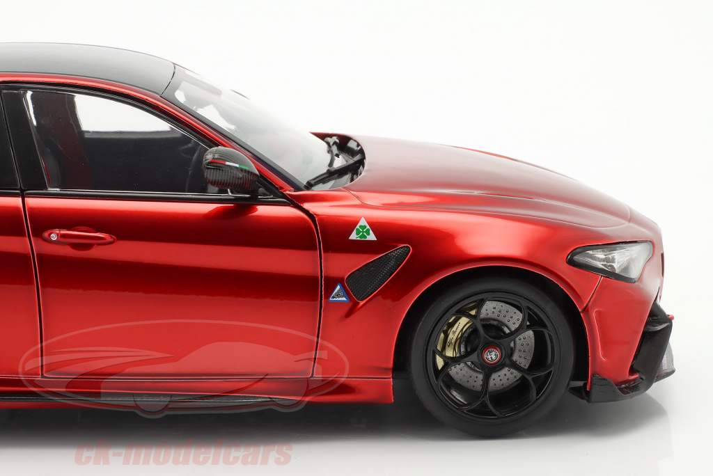 Alfa Romeo Giulia GTAM 建设年份 2021 红色的 1:18 Solido