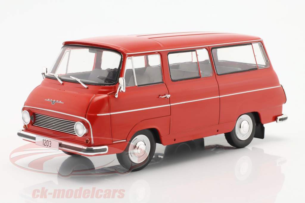 Skoda 1203 microbús Año de construcción 1968 rojo 1:24 WhiteBox