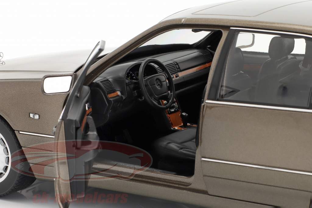 Mercedes-Benz S klasse S 600 (V140) Byggeår 1994-1998 impala Brun 1:18 Norev