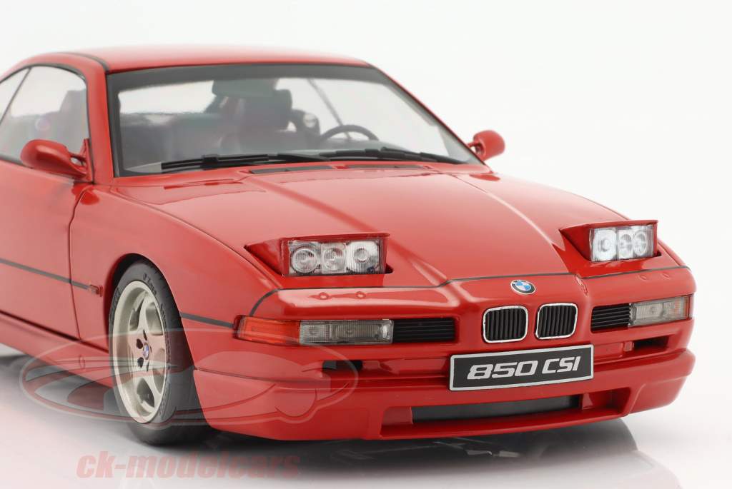 BMW 850 CSI (E31) Byggeår 1990 strålende rød 1:18 Solido