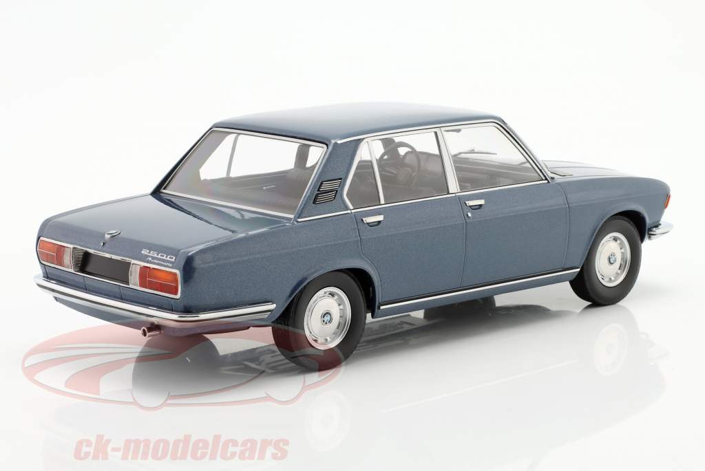 BMW 2500 (E3) 建設年 1968 青い メタリック 1:18 Minichamps