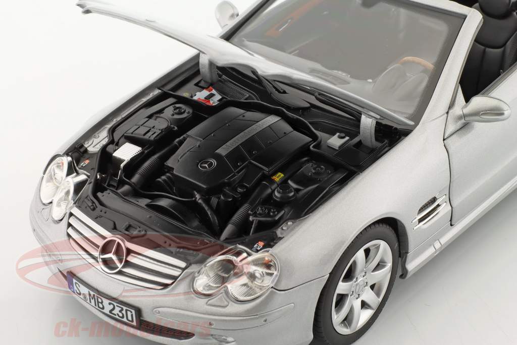 Mercedes-Benz SL 500 (R230) bouwjaar 2001-2006 briljant zilver 1:18 Norev