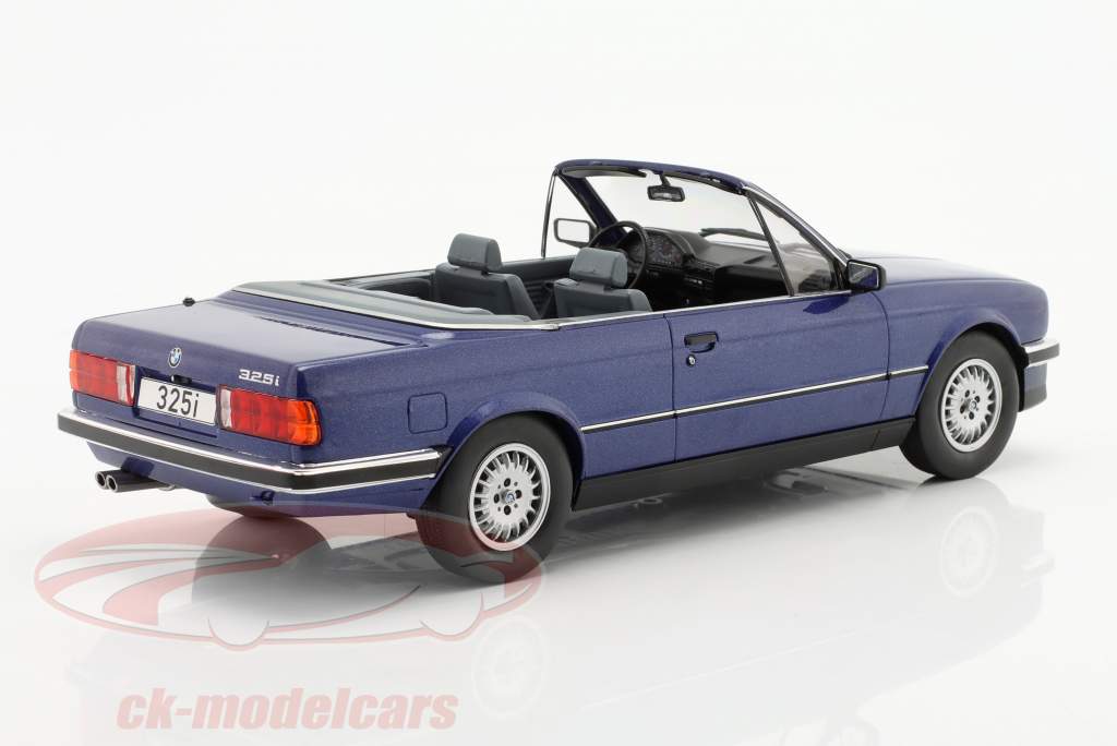 BMW 325i (E30) convertible year 1985 blue metallic 1:18 Model Car Group