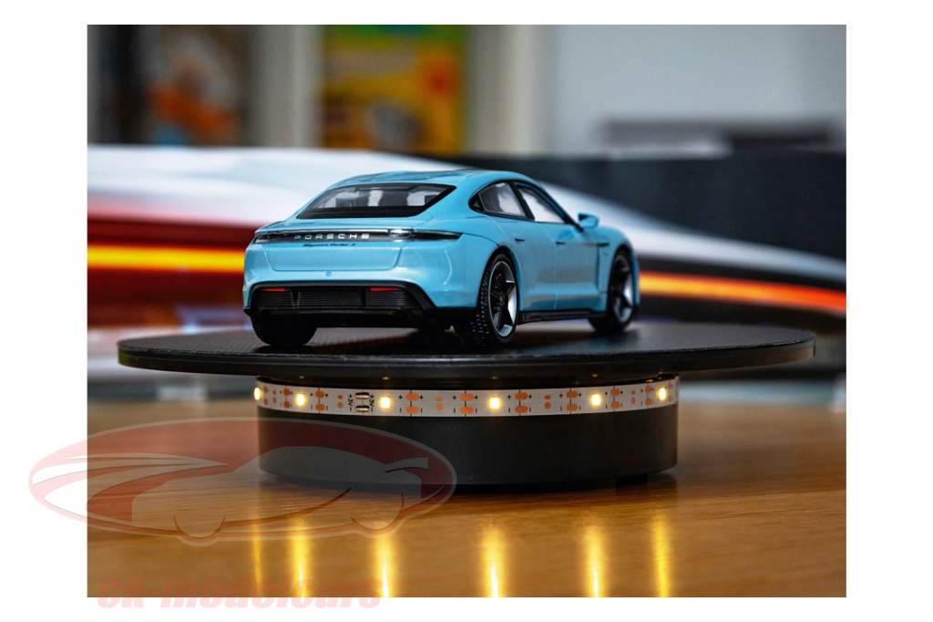 Porsche 降临日历： Porsche Taycan Turbo S riviera 蓝色的 1:24 Franzis