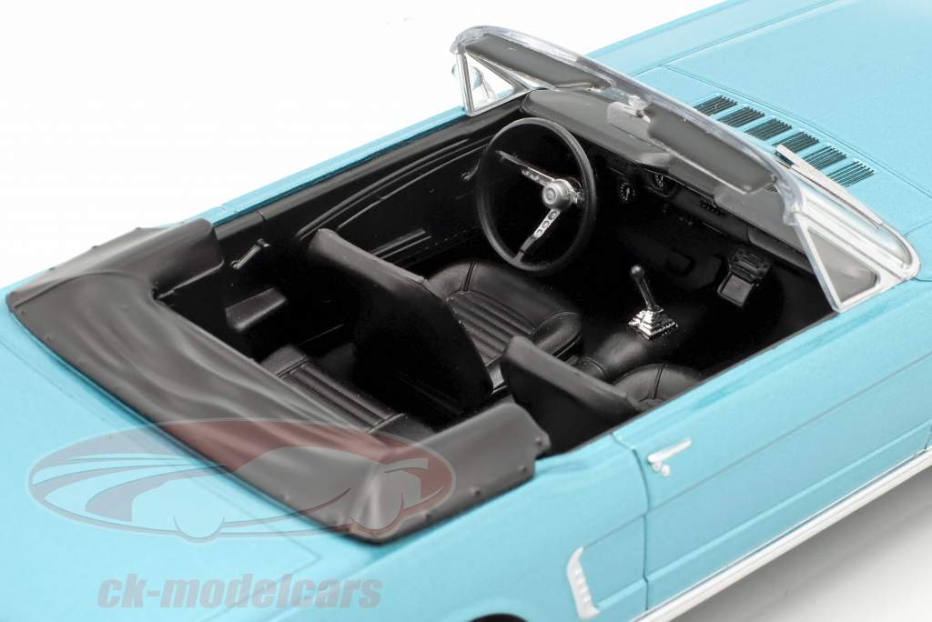 Ford Mustang Convertible Año de construcción 1965 turquesa metálico 1:24 WhiteBox