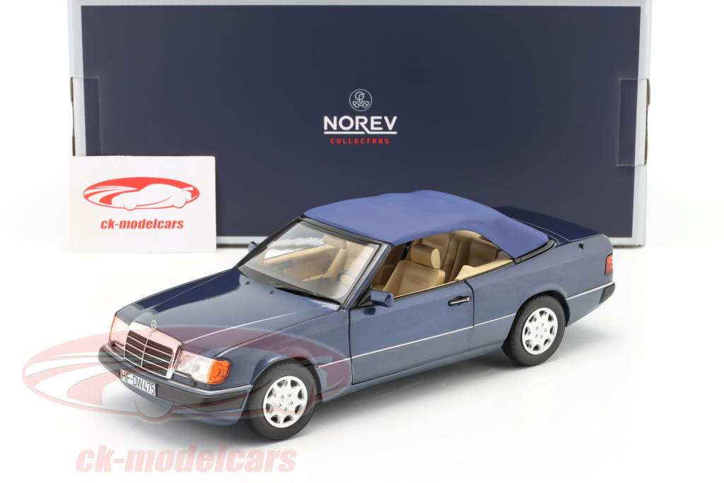 Mercedes-Benz 300 CE-24 cabriolet (A124) Byggeår 1990 nautisk blå 1:18 Norev