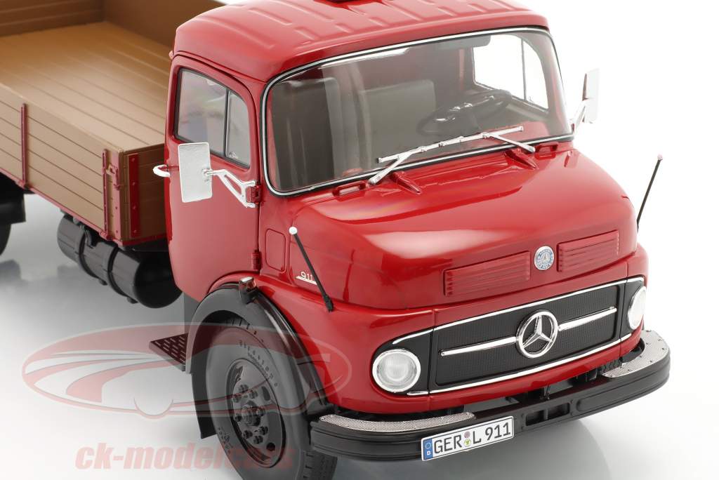 Mercedes-Benz L911 フラットベッドトラック と 予定 ルビーレッド 1:18 Schuco