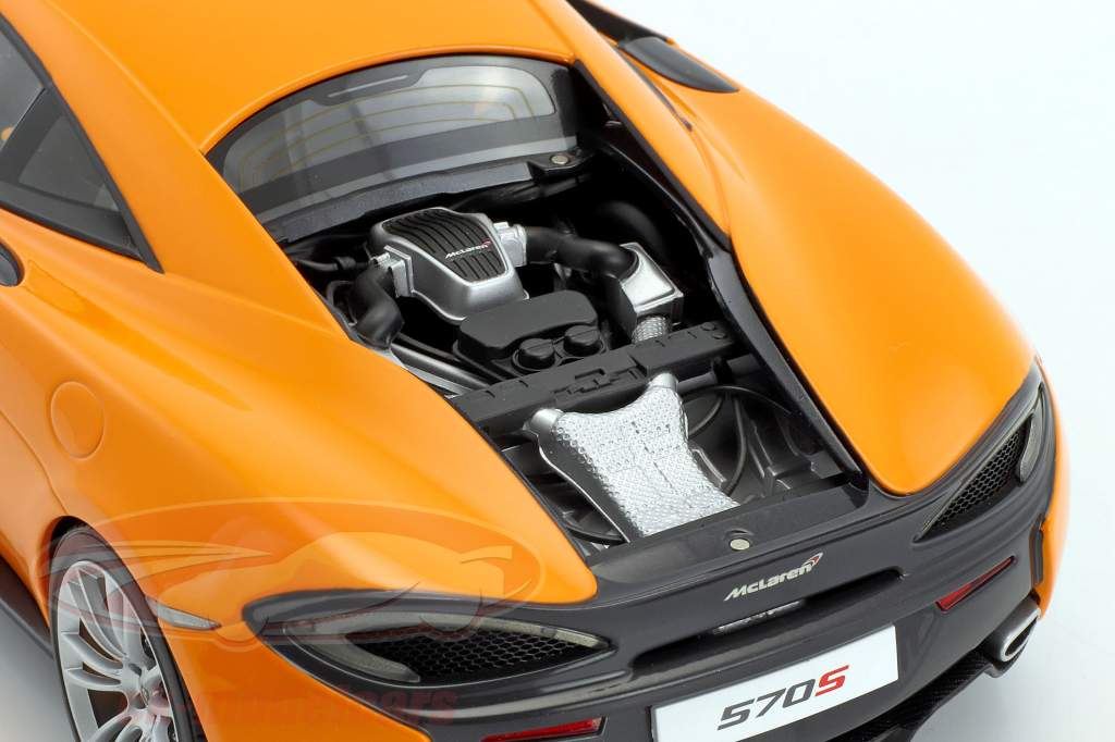 McLaren 570S Baujahr 2016 orange mit silbernen Rädern 1:18 AUTOart