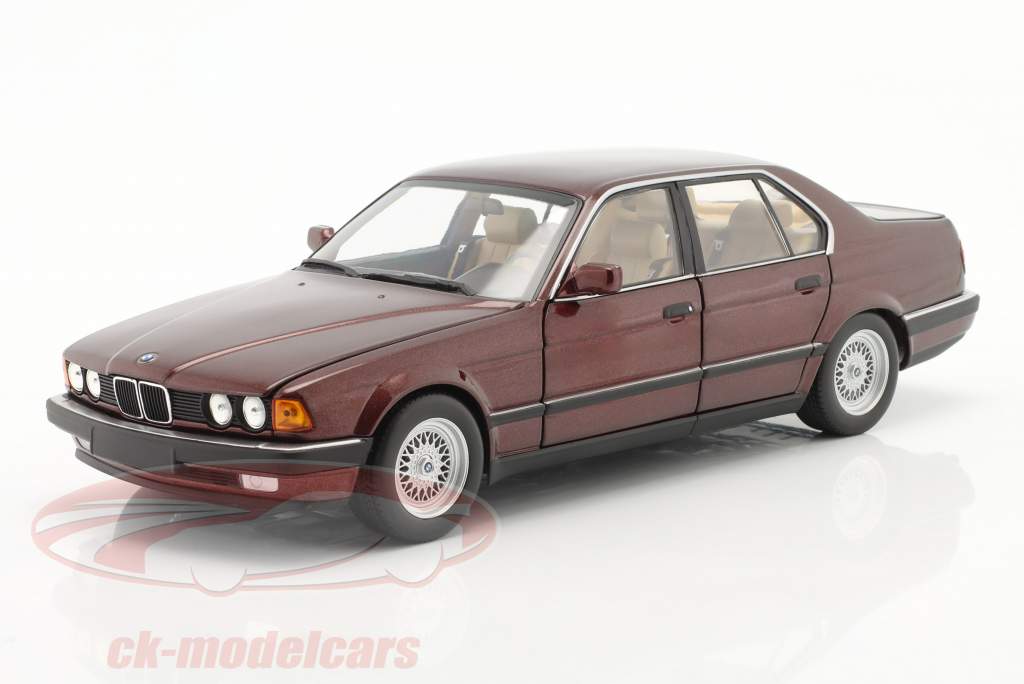 BMW 730i (E32) Año de construcción 1986 rojo 1:18 Minichamps
