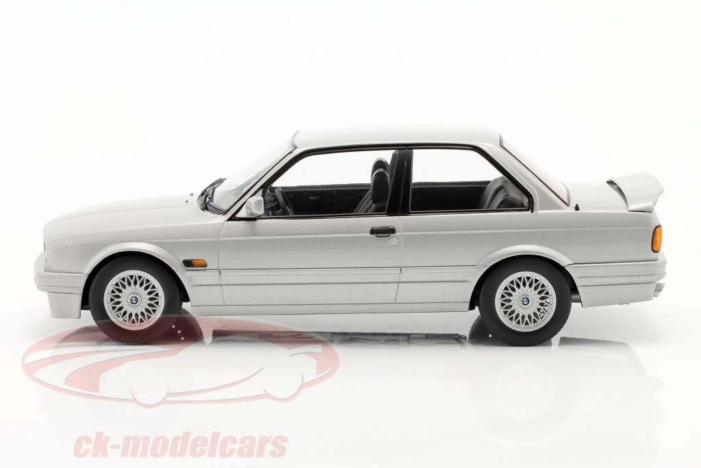 KK-Scale 1988 BMW 325i E30 M Tech 2 (M-Paket 2) Coupe Silver 1:18 - Ne