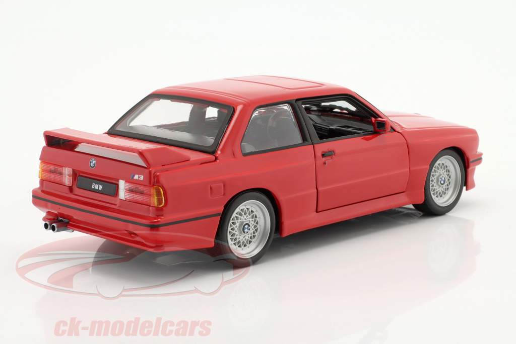 BMW M3 (E30) Año de construcción 1988 rojo 1:24 Bburago