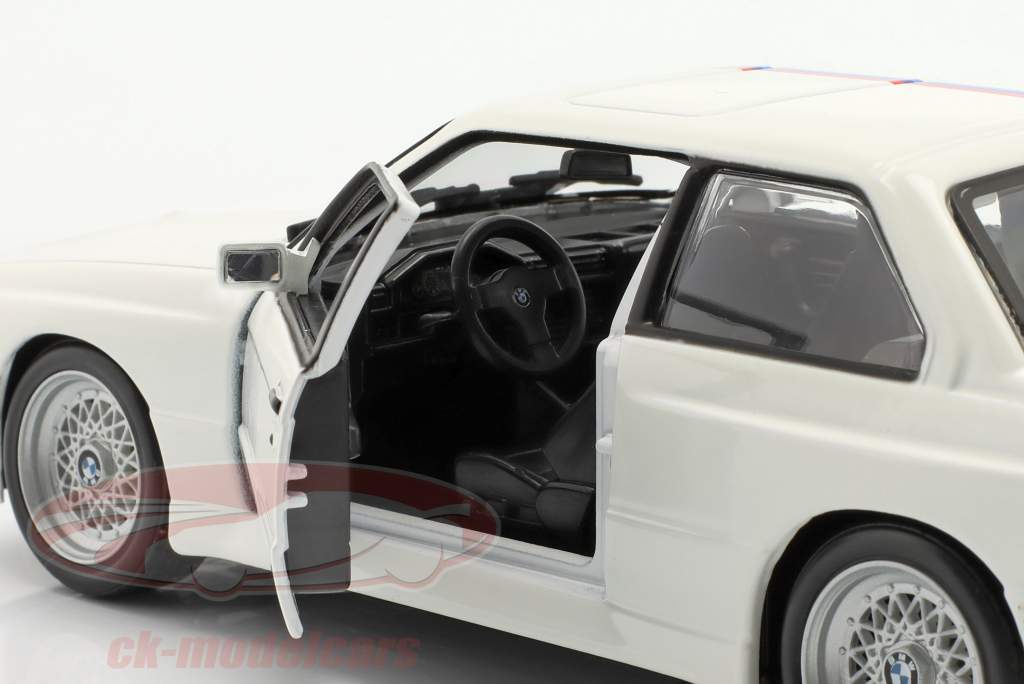 BMW M3 (E30) year 1988 white 1:24 Bburago