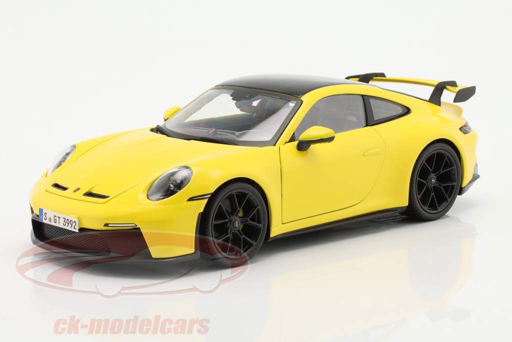 Porsche 911 (992) GT3 Baujahr 2022 racing gelb 1:18 Maisto