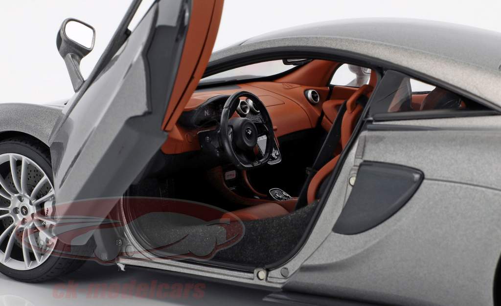 McLaren 570S Ano de construção 2016 cinza prateado metálico 1:18 AUTOart