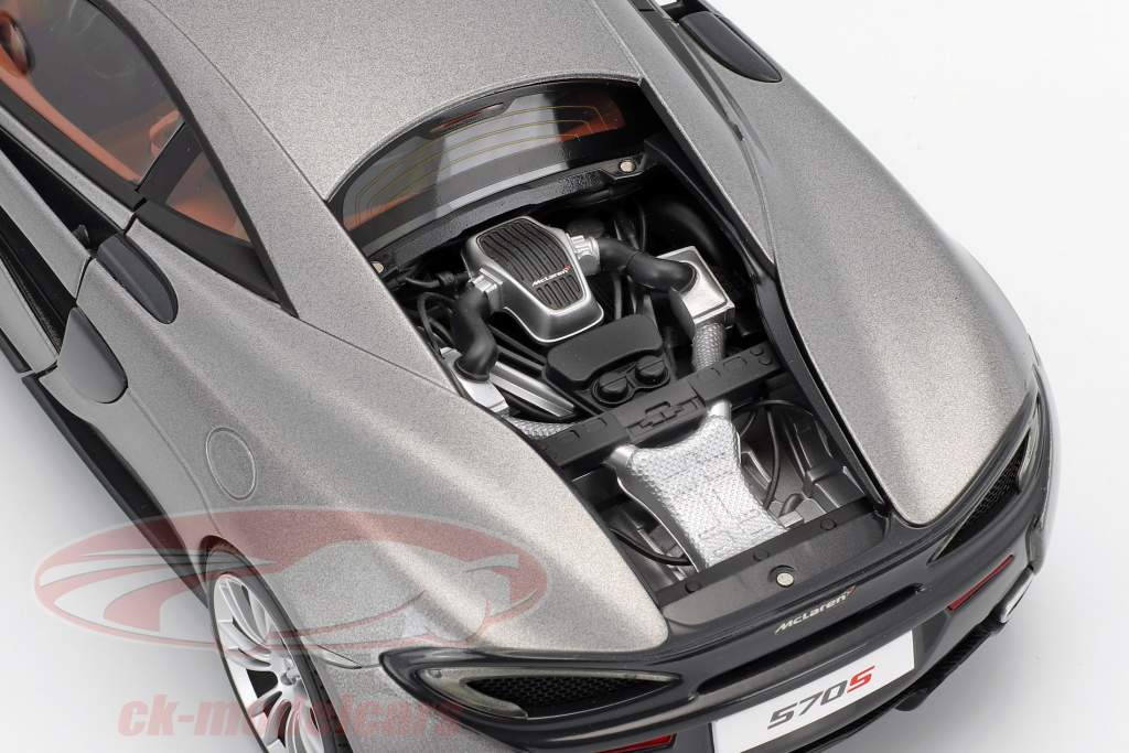 McLaren 570S Byggeår 2016 sølvgrå metallisk 1:18 AUTOart