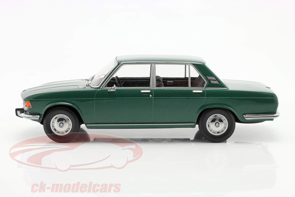 BMW 2500 (E3) Anno di costruzione 1968 verde scuro metallico 1:18 Minichamps