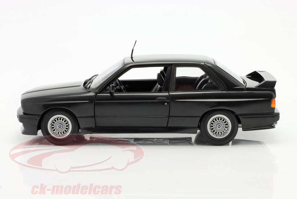 BMW M3 (E30) Año de construcción 1987 negro metálico 1:18 Minichamps