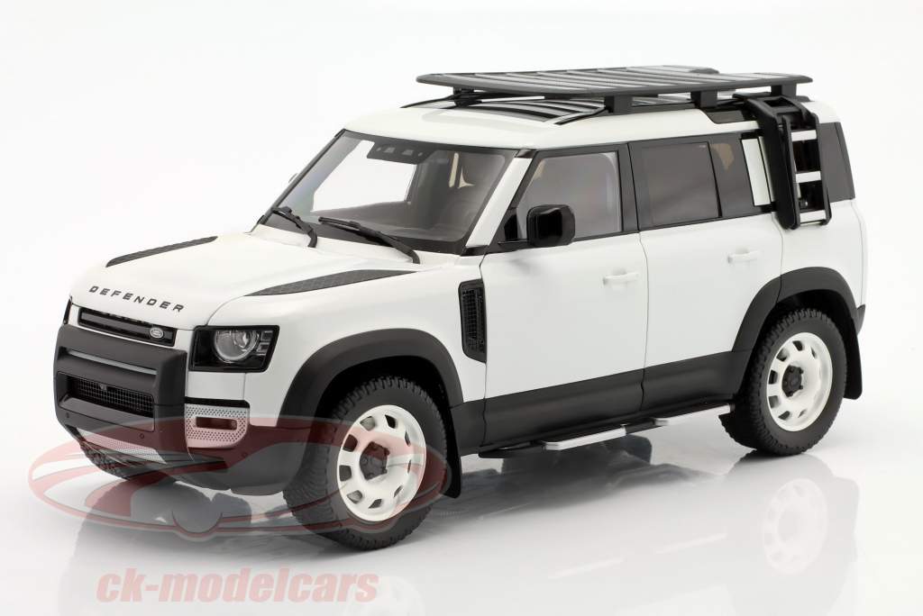 Land Rover Defender 110 30 Aniversario versión 2020 Fuji Blanco 1:18 Almost Real