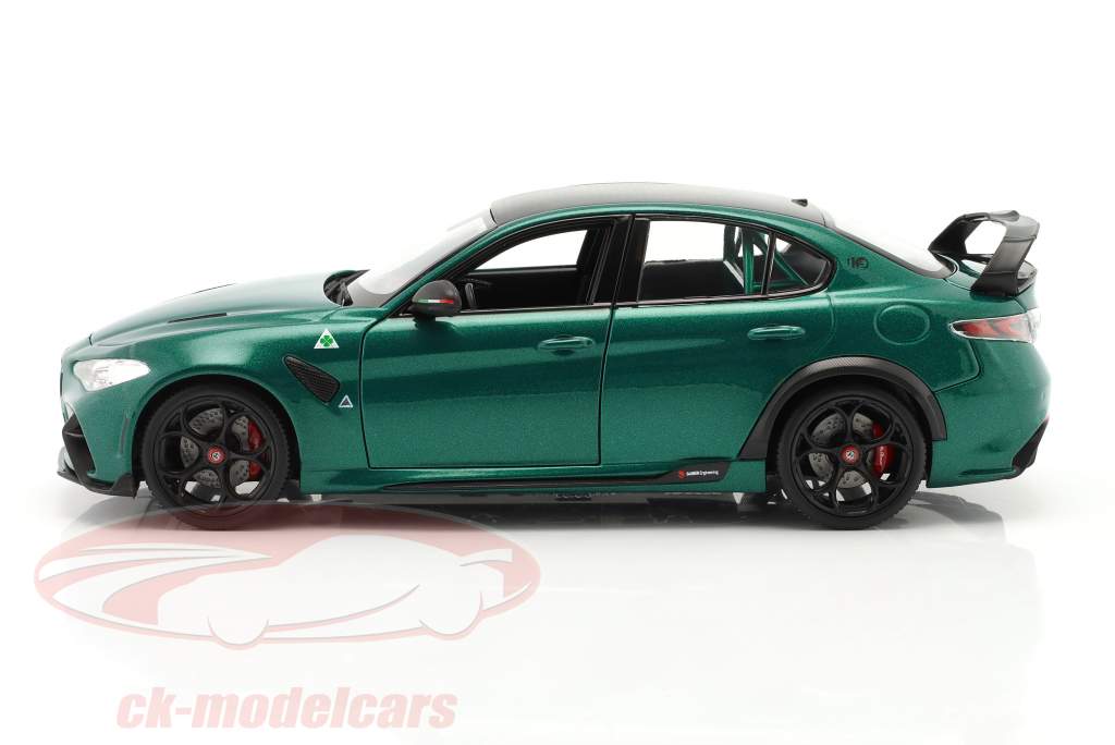 Alfa Romeo Giulia GTAm Anno di costruzione 2020 montreal verde metallico 1:18 Bburago