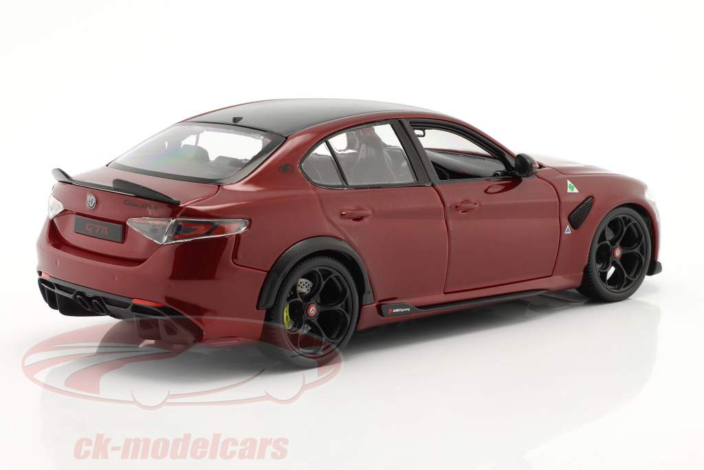 Alfa Romeo Giulia GTA Año de construcción 2020 alfa rojo oscuro metálico 1:18 Bburago