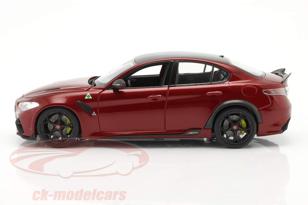 Alfa Romeo Giulia GTA Année de construction 2020 alfa rouge foncé métallique 1:18 Bburago