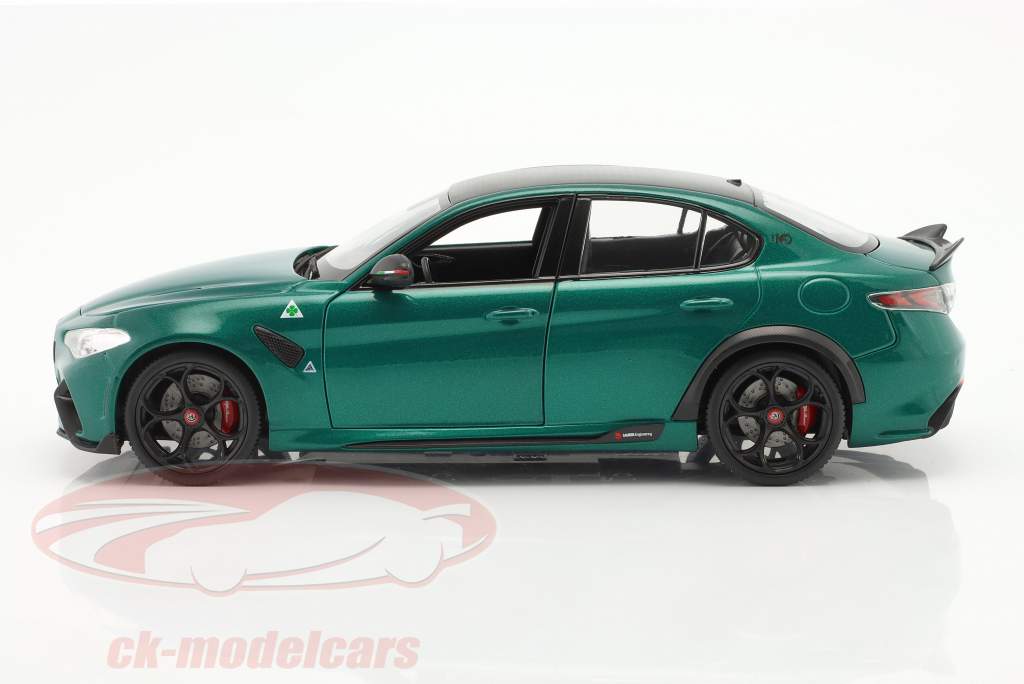 Alfa Romeo Giulia GTA Año de construcción 2020 Montreal verde metálico 1:18 Bburago