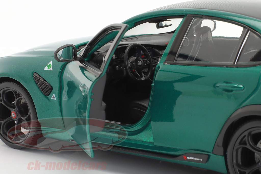 Alfa Romeo Giulia GTA Año de construcción 2020 Montreal verde metálico 1:18 Bburago