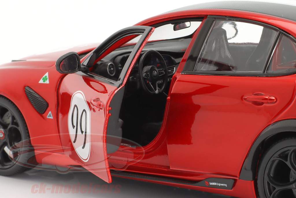Alfa Romeo Giulia GTAm #99 Année de construction 2020 alfa rouge / Blanc 1:18 Bburago