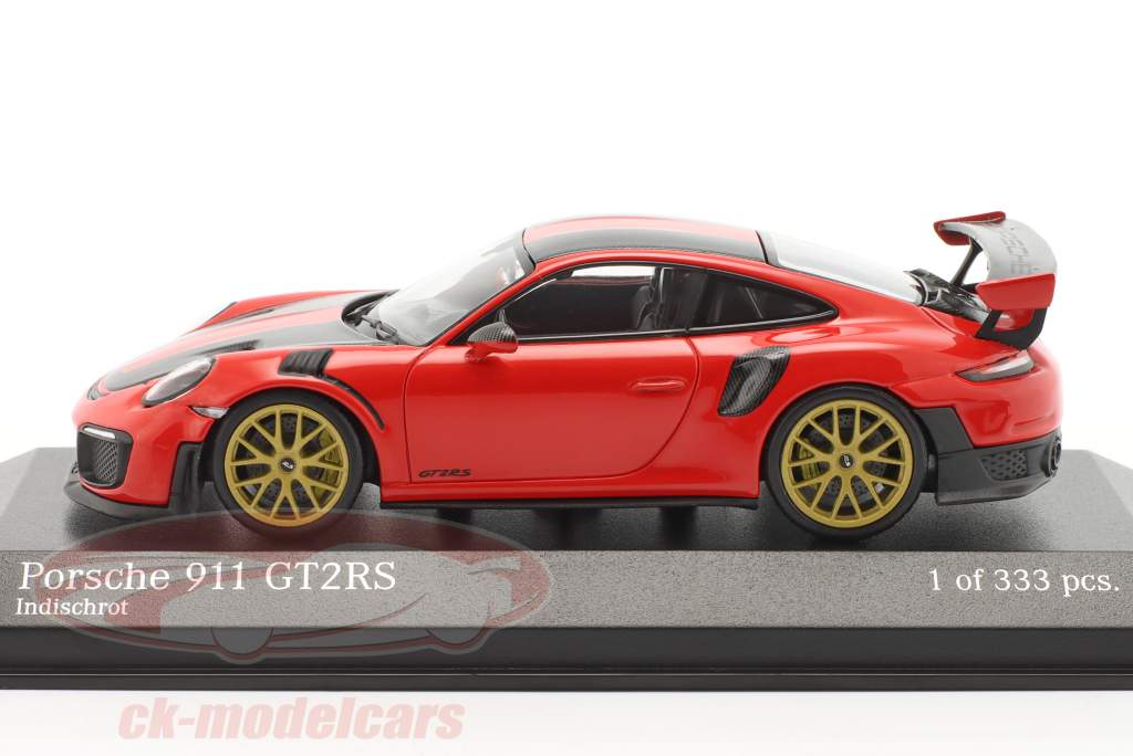 Porsche 911 (991 II) GT2 RS Pacchetto Weißach 2018 guardie rosso / d'oro cerchi 1:43 Minichamps