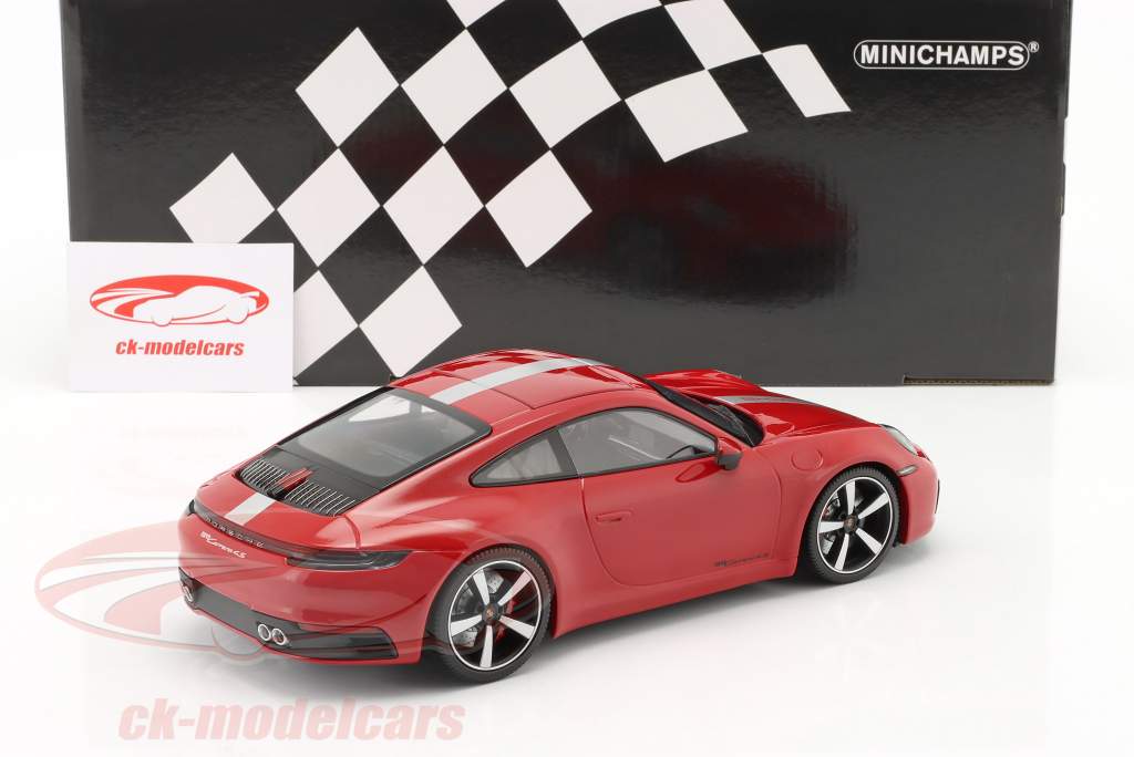 Porsche 911 (992) Carrera 4S Año de construcción 2019 carmín 1:18 Minichamps