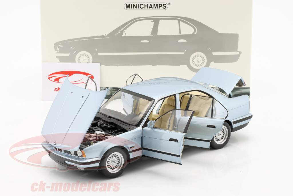 BMW 535i (E34) 建设年份 1988 浅蓝 金属的 1:18 Minichamps
