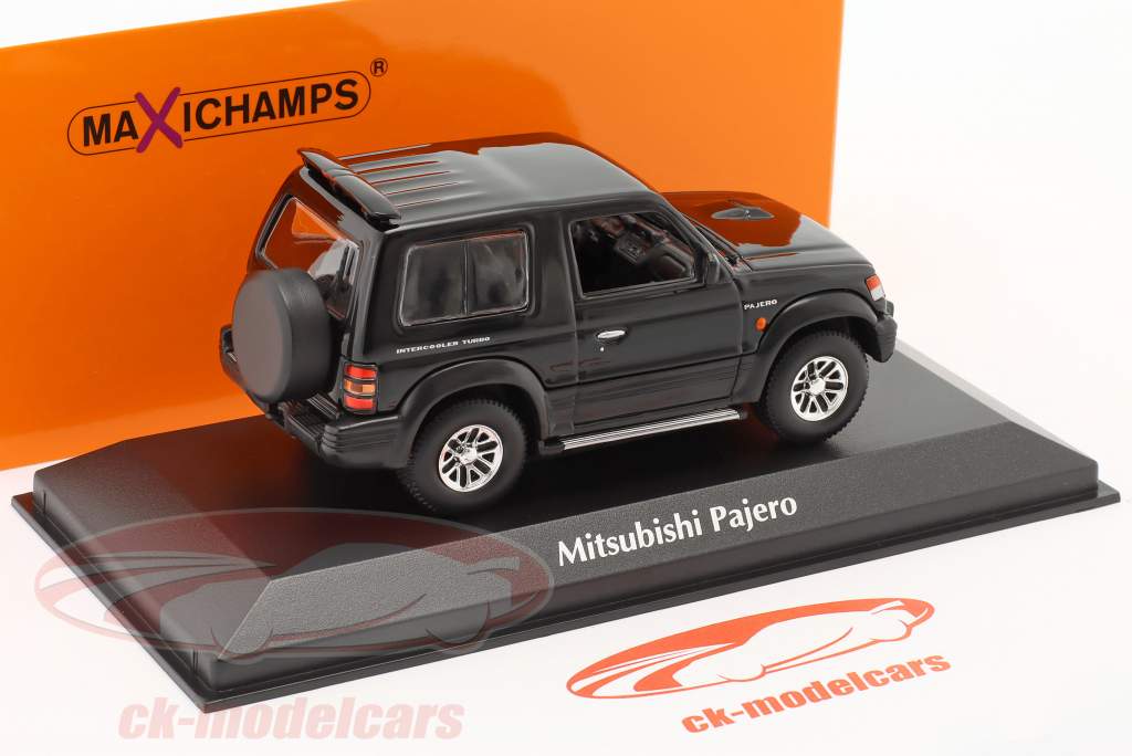 Mitsubishi Pajero Baujahr 1991 schwarz 1:43 Minichamps