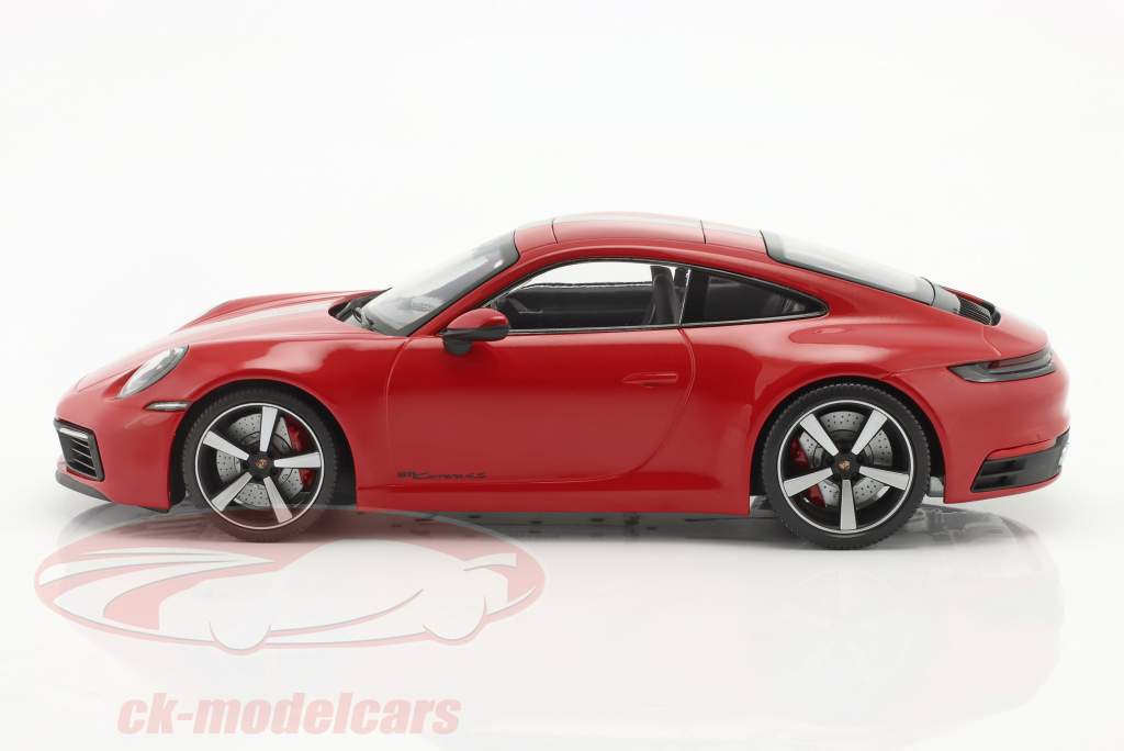 Porsche 911 (992) Carrera 4S 建设年份 2019 胭脂红 1:18 Minichamps