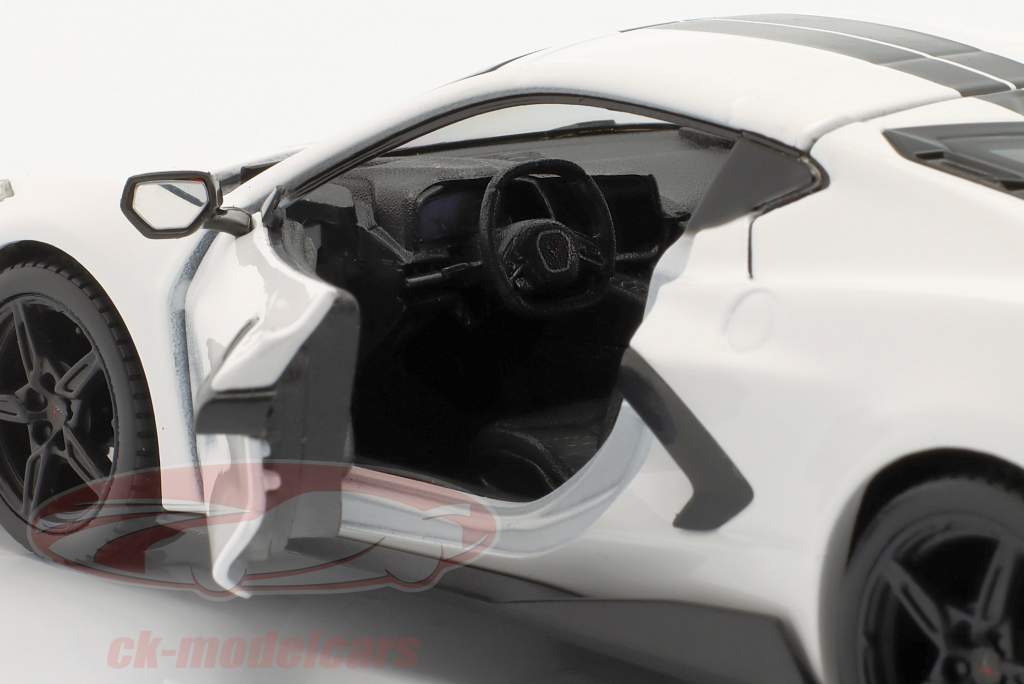 Chevrolet Corvette Stingray Coupe 建設年 2020 白 / 黒 1:24 Maisto