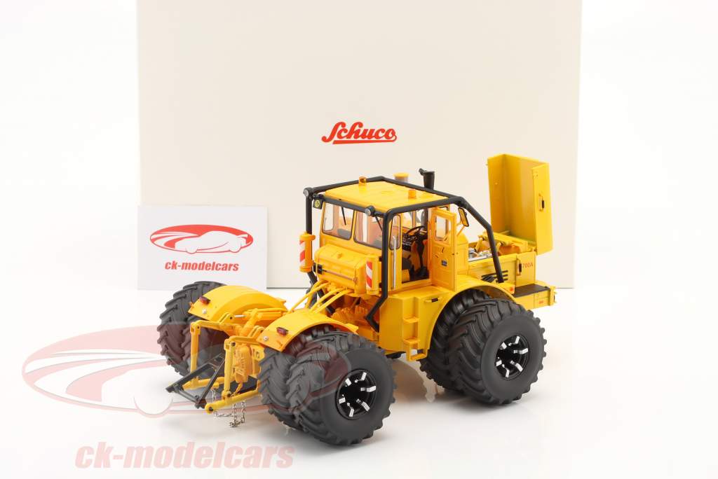 Kirovets K-700 A Traktor mit Doppelbereifung gelb 1:32 Schuco