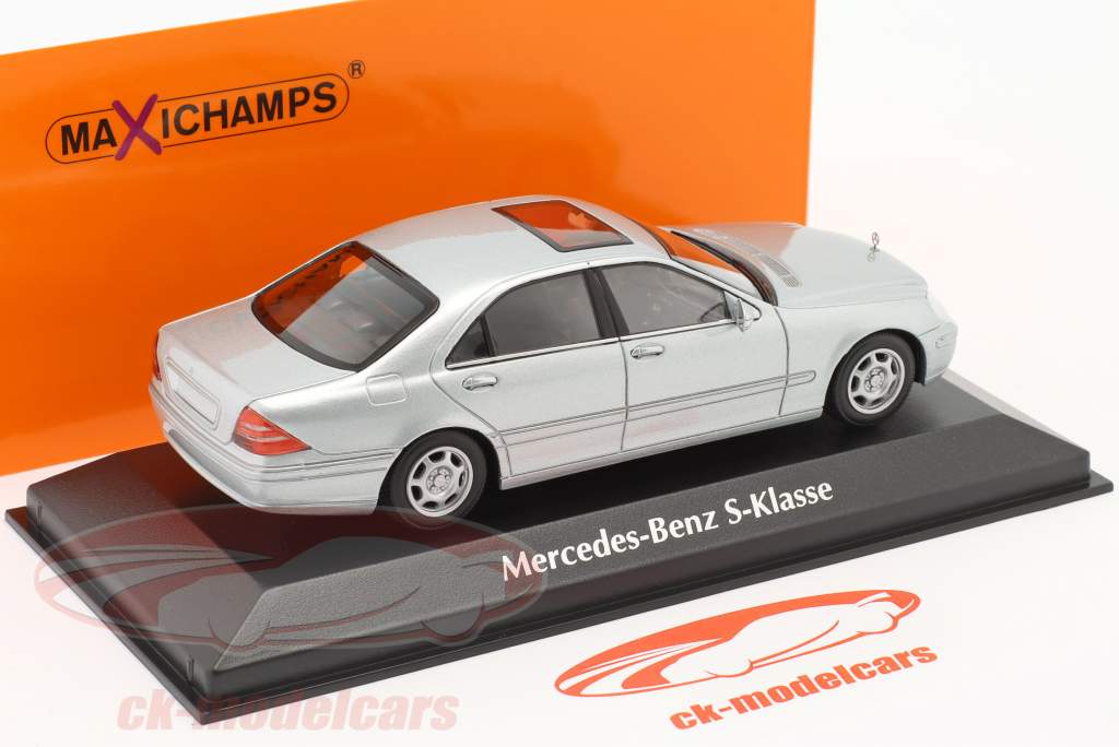Mercedes-Benz S klasse (W220) Byggeår 1998 sølv metallisk 1:43 Minichamps