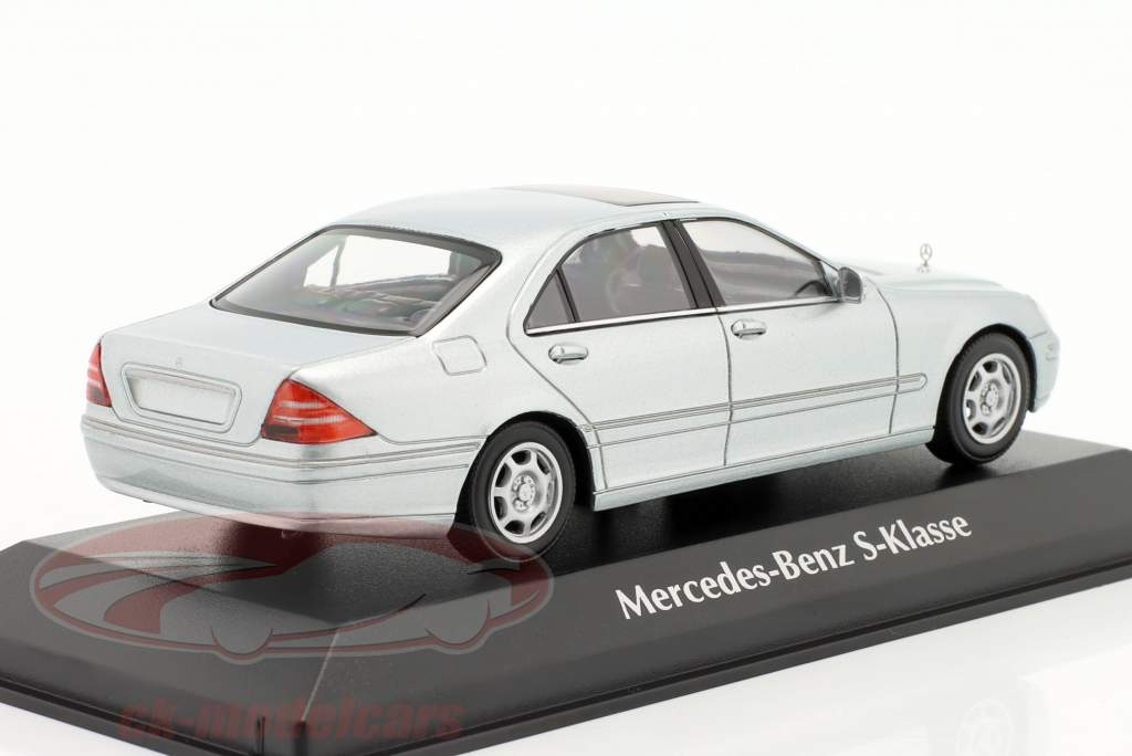 Mercedes-Benz Clase S (W220) Año de construcción 1998 plata metálico 1:43 Minichamps