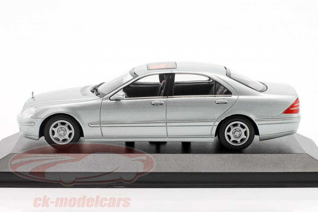 Mercedes-Benz Clase S (W220) Año de construcción 1998 plata metálico 1:43 Minichamps