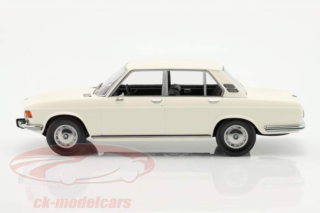 BMW 2500 (E3) year 1968 white 1:18 Minichamps