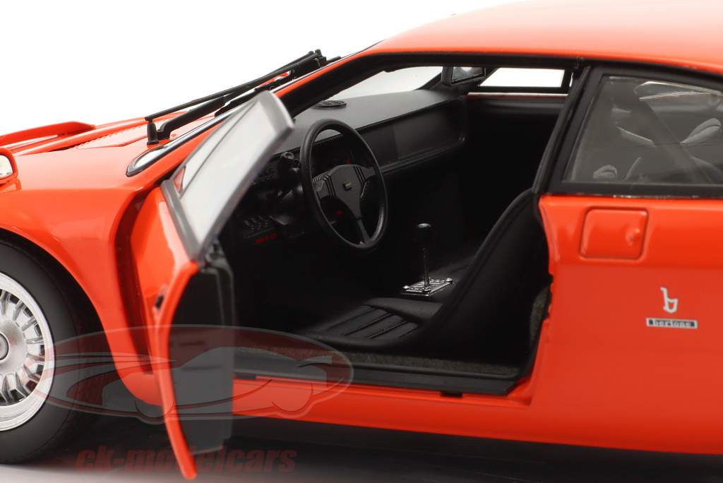 Lamborghini Urraco Rally Año de construcción 1974 naranja 1:18 Kyosho