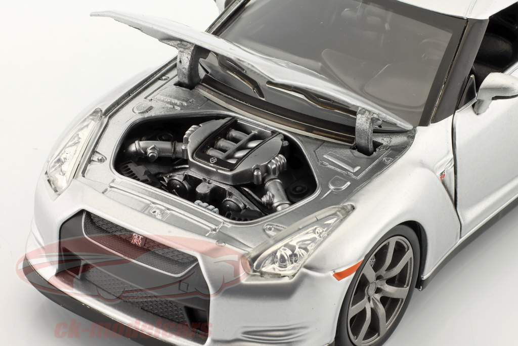 Brian's Nissan GT-R R35 Fast and Furious 6 (2013) zilver 1:24 Jada Toys
