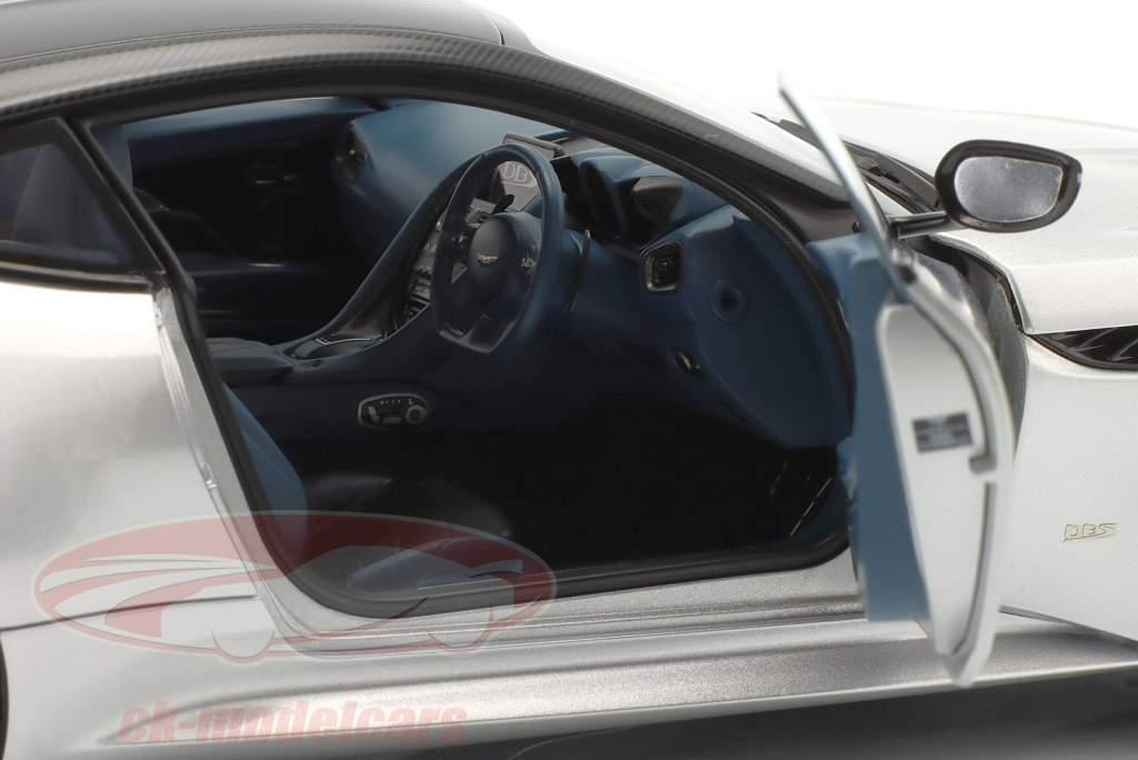 Aston Martin Superleggera Baujahr 2019 silber 1:18 AUTOart