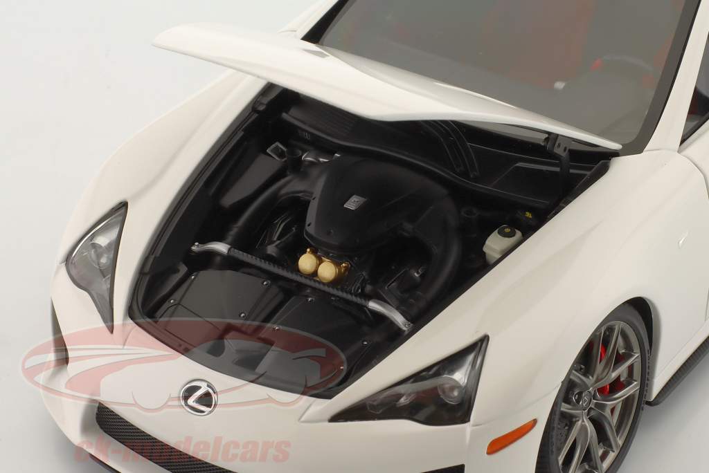 Lexus LFA ano de construção 2010 Branco / carbono 1:18 AUTOart