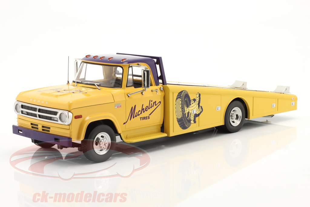 Dodge D-300 Ramp Truck Michelin Byggeår 1970 gul 1:18 GMP